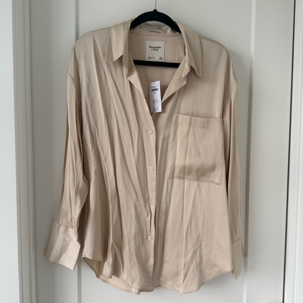 Abercrombie & Fitch Beige Oversized Shirt. NWT